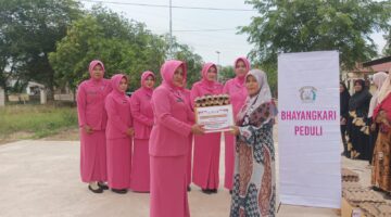 Jelang HUT Bhayangkara ke 80 Pengurus Bhayangkari Ranting Baktiya Barat Salurkan Bansos ke Warga Kurang Mampu