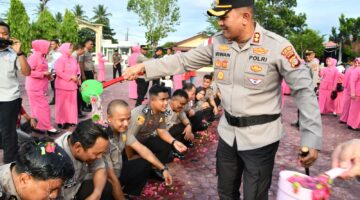 Hari Bhayangkara Ke-80, Kapolres Aceh Timur Pimpin Upacara Kenaikan Pangkat 62 Personel