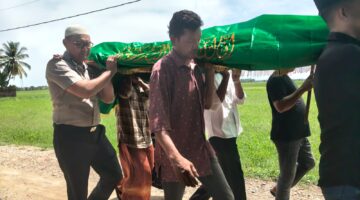 Kapolsek Nurussalam Antar Imam Gampong Matang Seuleumak ke Peristirahatan Terakhir