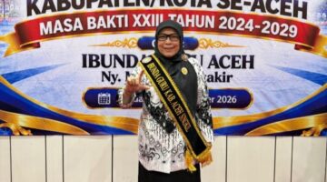 Profesor Dr Sutan Nasomal Rektor UBNB Klaem Bunda Guru Aceh Singkil Ny Habibatussania Safriadi Oyon Isteri Bupati Resmi Dilantik Dunia Pendidikan Pasti Press Maju 2027!!